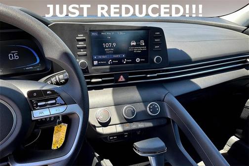 2024 Hyundai ELANTRA SE