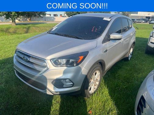 Ingot Silver 2017 Ford Escape SE