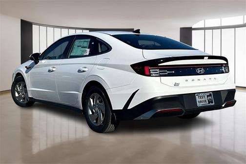 2025 Hyundai SONATA SE