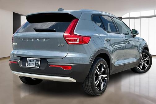 2023 Volvo XC40 B5 Core