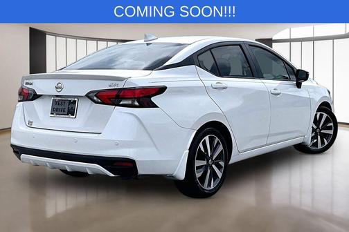 Aspen White 2021 Nissan Versa 1.6 SR