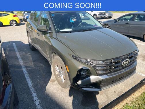 Green 2025 Hyundai TUCSON SE