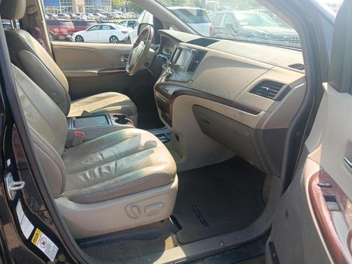 2011 Toyota Sienna XLE