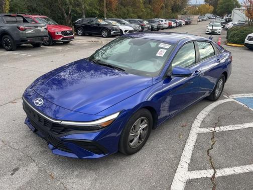 2025 Hyundai ELANTRA SE