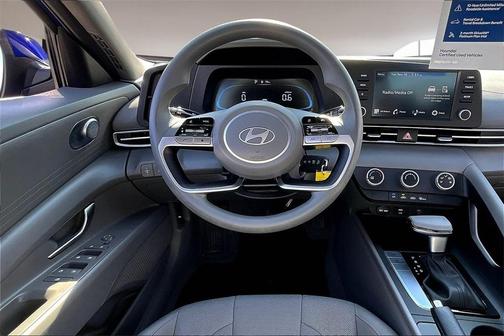 2025 Hyundai ELANTRA SE