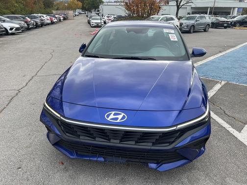 2025 Hyundai ELANTRA SE