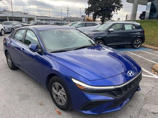 2025 Hyundai ELANTRA SE