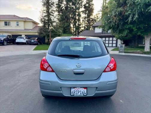 2010 Nissan Versa 1.8 S