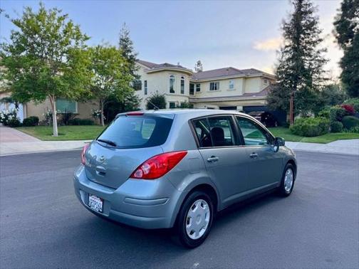 2010 Nissan Versa 1.8 S