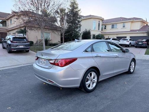 2011 Hyundai SONATA Limited