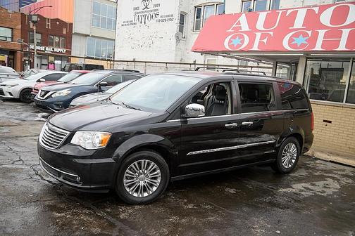 2016 Chrysler Town & Country Touring-L