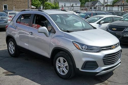 Silver Ice Metallic 2019 Chevrolet Trax LT