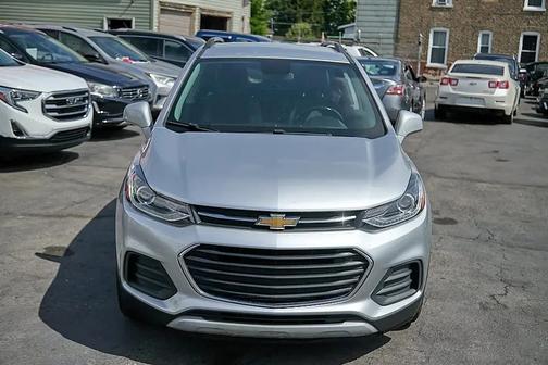 Silver Ice Metallic 2019 Chevrolet Trax LT