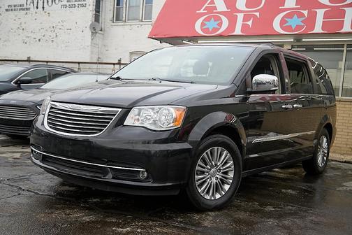 Brilliant Black Crystal Pearlcoat 2016 Chrysler Town & Country Touring-L
