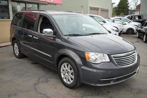 Dark Charcoal Pearlcoat 2012 Chrysler Town & Country Touring-L