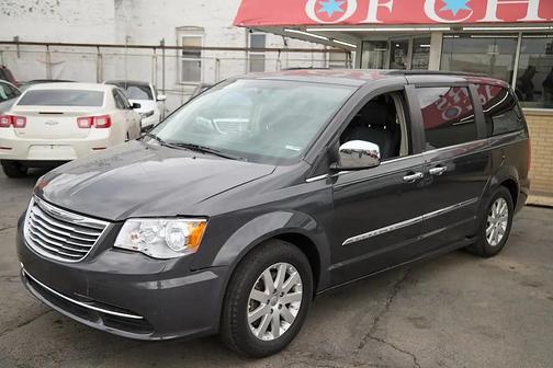 Dark Charcoal Pearlcoat 2012 Chrysler Town & Country Touring-L