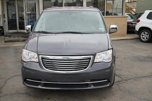 Dark Charcoal Pearlcoat 2012 Chrysler Town & Country Touring-L