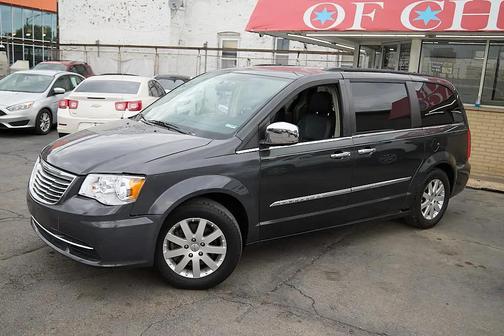 Dark Charcoal Pearlcoat 2012 Chrysler Town & Country Touring-L