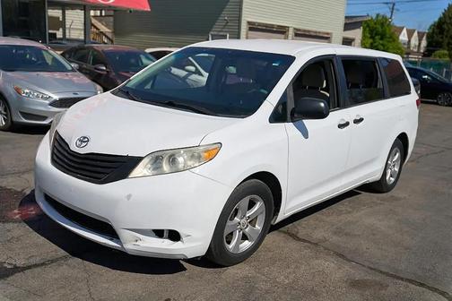 Super White 2012 Toyota Sienna LE