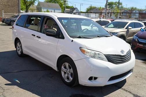 Super White 2012 Toyota Sienna LE