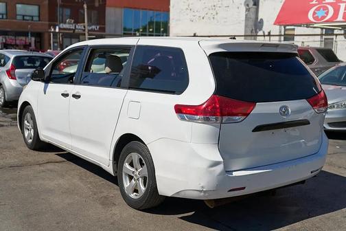 Super White 2012 Toyota Sienna LE