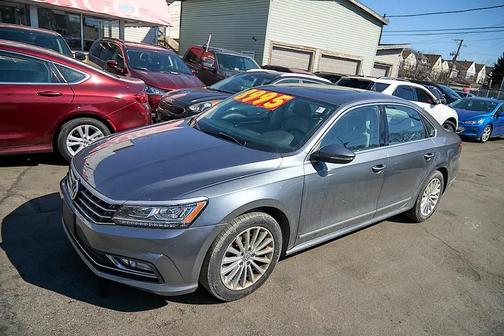 2016 Volkswagen Passat 1.8T SE w/Technology