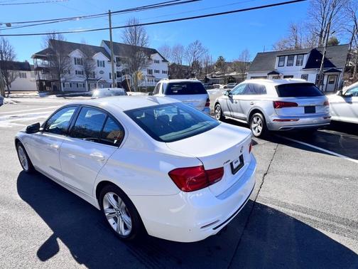 2018 BMW 330 i xDrive