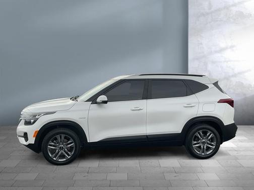 Snow White Pearl 2023 Kia Seltos S