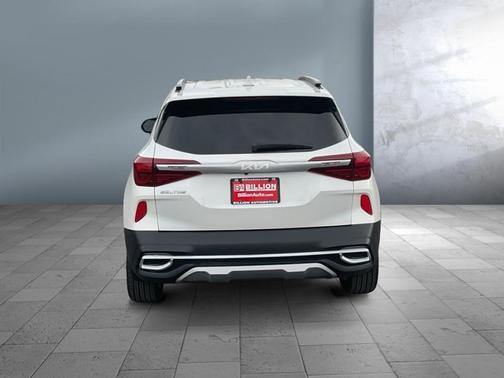 Snow White Pearl 2023 Kia Seltos S