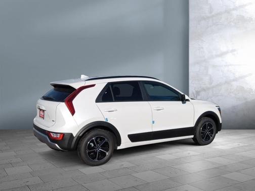 2025 Kia Niro LX