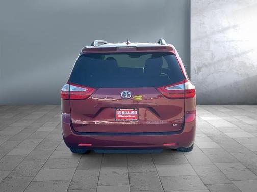 2018 Toyota Sienna LE
