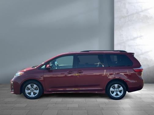 2018 Toyota Sienna LE