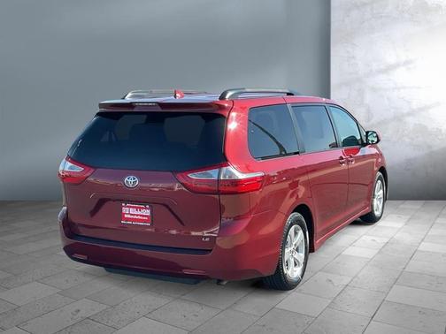 2018 Toyota Sienna LE