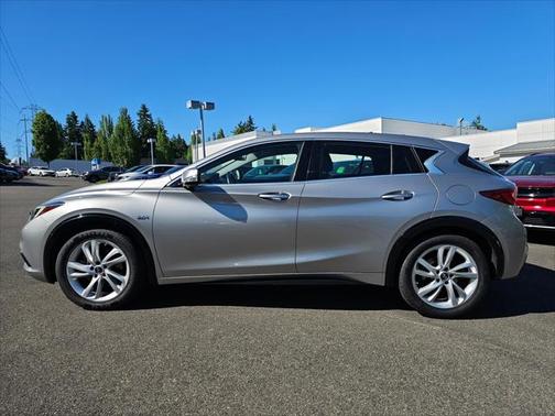 2017 INFINITI QX30 Base