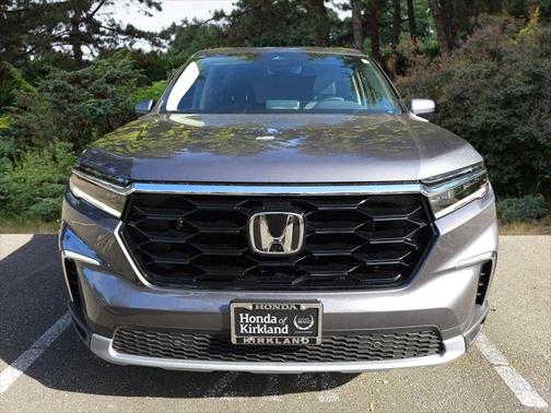 2025 Honda Pilot Touring 8-Passenger