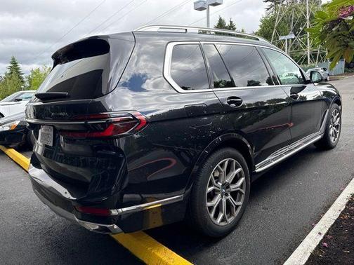 Black Sapphire Metallic 2025 BMW X7 xDrive40i