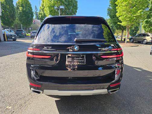 Black Sapphire Metallic 2025 BMW X7 xDrive40i