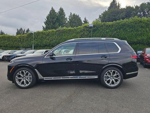 Black Sapphire Metallic 2025 BMW X7 xDrive40i