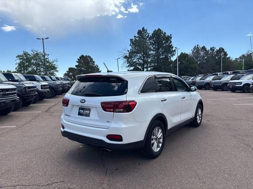 Snow White Pearl 2019 Kia Sorento LX