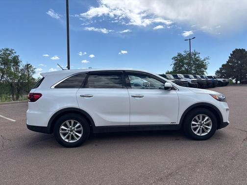 Snow White Pearl 2019 Kia Sorento LX
