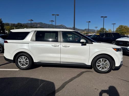 2022 Kia Carnival LXS