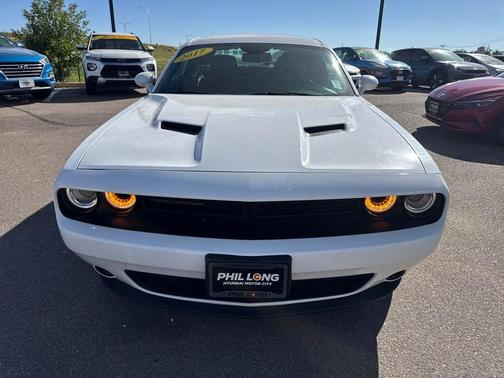 2017 Dodge Challenger SXT