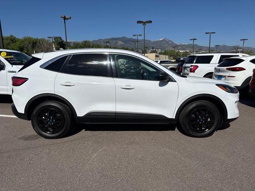 Oxford White 2022 Ford Escape SE