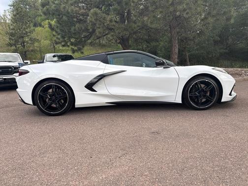 Arctic White 2021 Chevrolet Corvette Stingray w/3LT