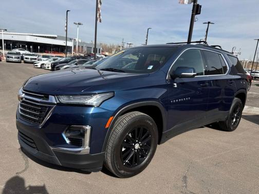 2022 Chevrolet Traverse LT Cloth