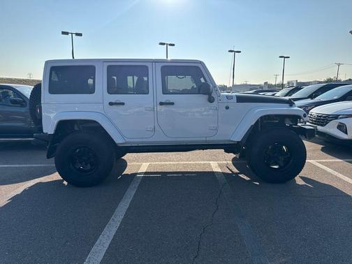 Bright White Clearcoat 2013 Jeep Wrangler Unlimited Sahara