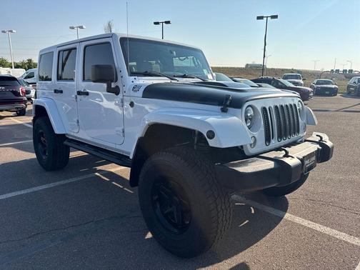 Bright White Clearcoat 2013 Jeep Wrangler Unlimited Sahara
