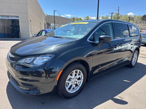 2022 Chrysler Voyager LX