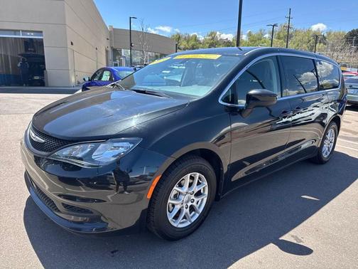 2022 Chrysler Voyager LX