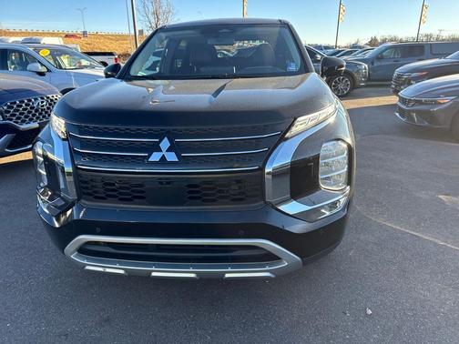 2022 Mitsubishi Outlander SE